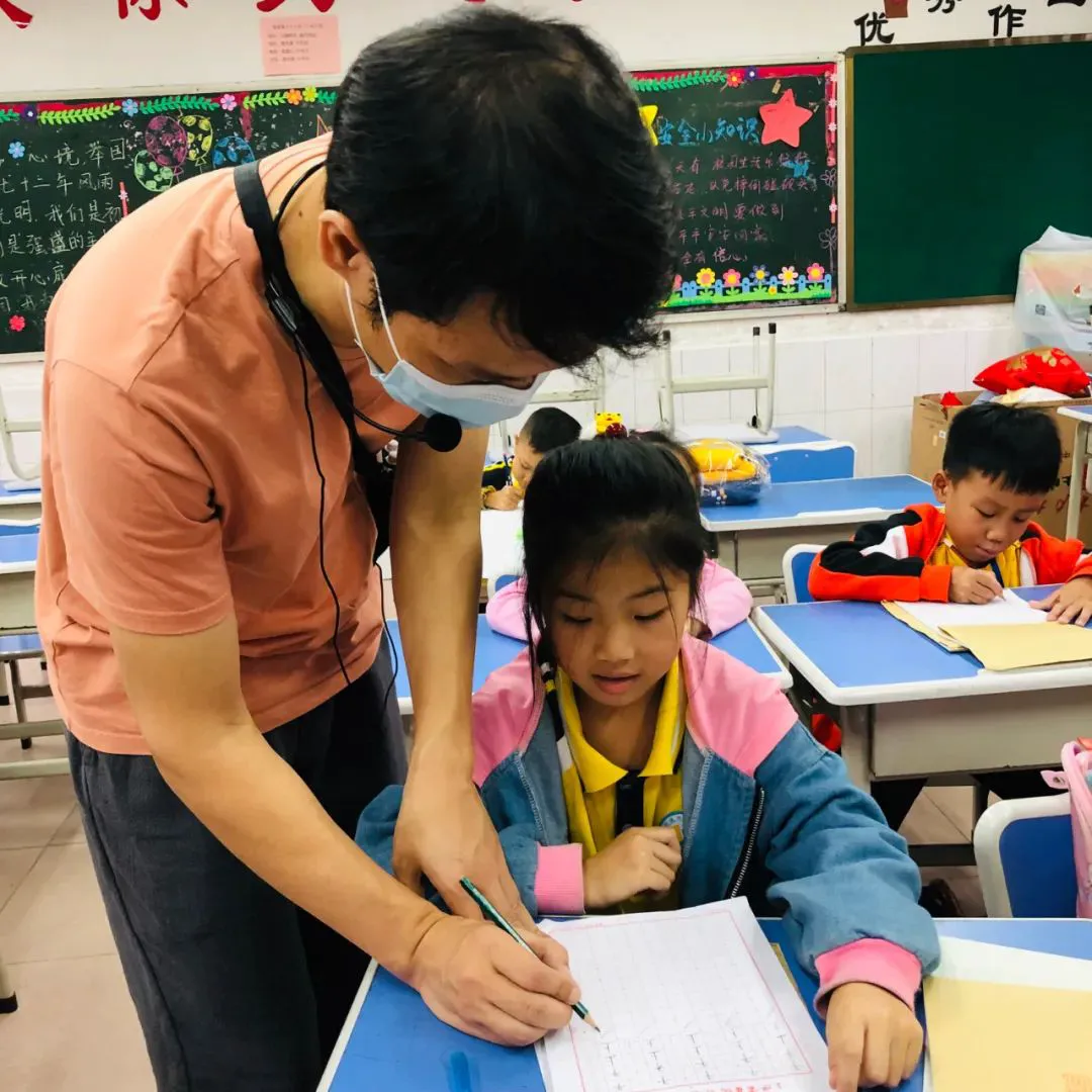 儿童如何在游戏中学习篮球技术_0